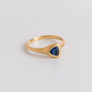 Asymmetrical Trillion Sapphire Ring: Unique 18k Gold September Birthstone