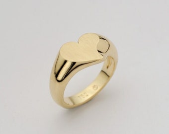 Love Hearts Ring Signet ⦁ Solid 18k gold heart seal band ⦁ wedding ring ⦁ women's pinky gold band ⦁ women's signet ring