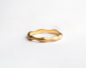 Organic Gold Ring, Slim Wedding Band 18 Karat Gold Ring, Thin Dainty Slim Wedding, Women's Ring