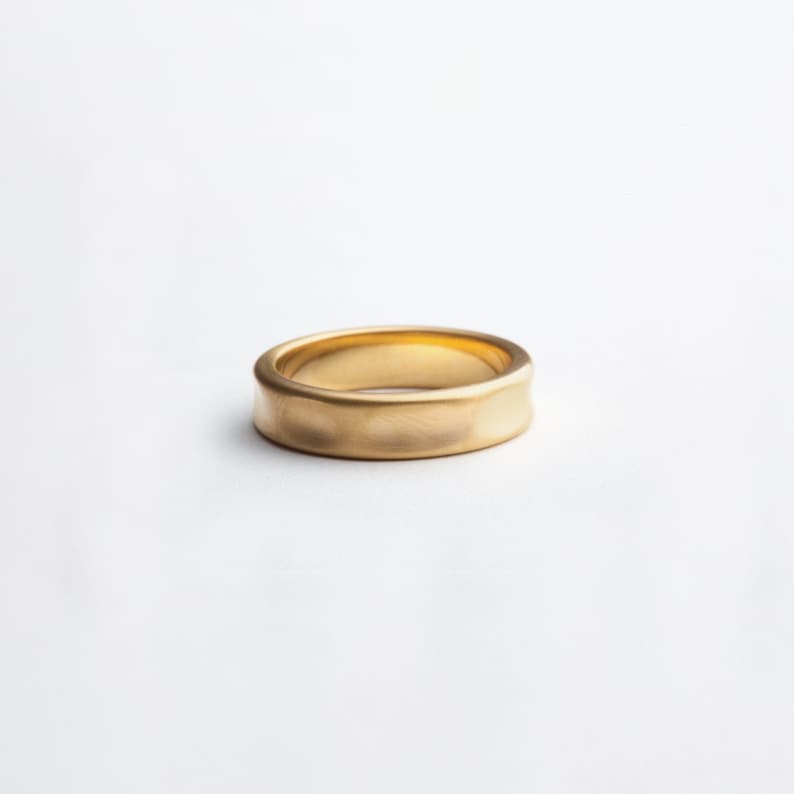 Gouden handgemaakte trouwring, brede trouwring voor dames/mannen, gele 18K gouden Boho ring, Berman sieraden afbeelding 1