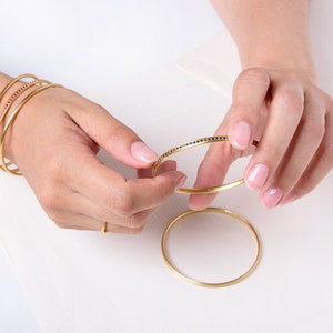 Perfect Round Bracelet Simple Thin 18k Solid Gold Bangle Bracelet Stacking Minimal Delicate Bracelet Dainty Bangle 18k Solid Gold Bangle image 5