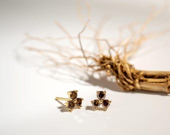 Brown Diamond 18k Gold Stud Earrings: Small Vane Design