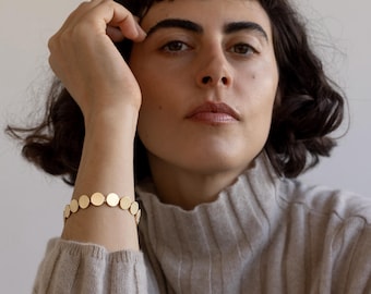 Handmade 18k Gold Disc Bracelet: Flexible Link Disc Design