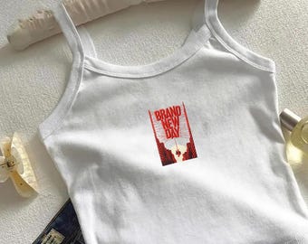 Camiseta infantil de Spider-Man de la marca New Day, camiseta sin mangas bordada, top corto estilo Y2K, camiseta inspirada en superhéroes, lindo regalo de estilo urbano para fans.