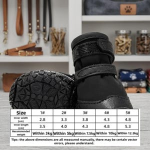 May include: A pair of black dog boots featuring textured rubber soles and two adjustable hook-and-loop straps. A size chart is displayed below the boots, listing inner widths from 2.8 cm to 4.8 cm and inner lengths from 3.5 cm to 5.3 cm for sizes 1# to 5#.