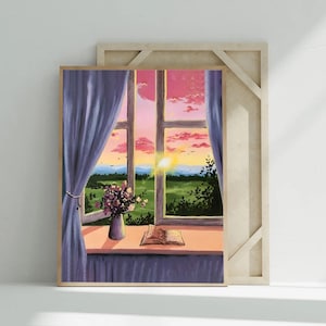 Puede incluir: Una lámina artística enmarcada que muestra una vista desde una ventana al atardecer con cortinas moradas, un jarrón con flores y un libro abierto en el alféizar. La escena presenta un sol amarillo brillante, nubes rosas y un paisaje verde.