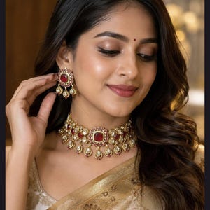 Sabyasachi-inspiriertes Polki-Diamant-Choker-Halskettenset, handgefertigte rubinrote Statement-Brauthalskette, indischer Hochzeitsschmuck, Geschenk für Sie.