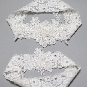 Lace Beaded Garter Set, Bridal Wedding Garter Set, Bride Garter for Wedding, Keepsake Toss Garter