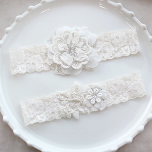 Ivory lace garter set, bridal garter set, wedding garter set, bride garter belt, keepsake garter, toss garter