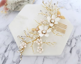 Floral hair comb, wedding headpiece, bridal headpiece, crystal hair comb, white flower headpiece