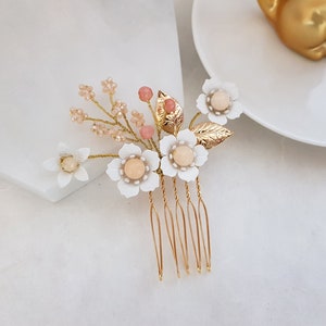 White flower headpiece, bridal hair piece, bridesmaid hair accessory, bridal hair comb, beads hair comb, gold headpiece