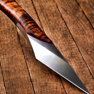 Handgefertigtes Kiridashi-Messer aus D2 Stahl: Jagd-Taschenmesser mit Holzgriff und Lederscheide