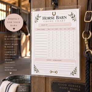 Può includere: Una tabella delle faccende in carta bianca intitolata Horse Barn Chore Chart con un'icona a ferro di cavallo, una griglia di pianificazione settimanale da lunedì a domenica e una sezione note, il tutto in una custodia protettiva in plastica.