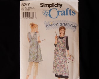 S - XL, Daisy Kingdom, Simplicity 5201, two lengths, loose, wrap back, scoop neck, cute pockets, contrast binding, popular pattern, uncut