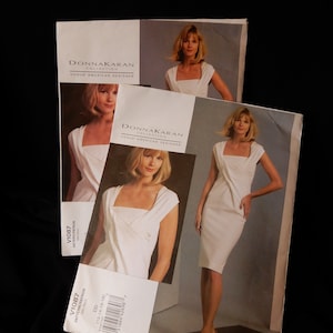 Peut inclure: Deux patrons de couture pour une robe blanche de la collection Donna Karan, Vogue American Designer. Les numéros de patron sont V1087.