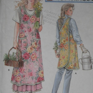 S - XL adult, Daisy Kingdom, Simplicity 7481, full apron in two lengths, loose, wrap back, scoop neck, cute pockets, contrast binding, uncut