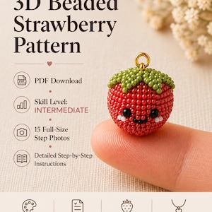 Könnte beinhalten: Ein 3D-Perlen-Erdbeeranhänger mit grünem Oberteil, rotem Körper und einem kleinen goldenen Biegering. Der Text lautet: 3D Beaded Strawberry Pattern, PDF Download, Skill Level: INTERMEDIATE, 15 Full-Size Step Photos, Detailed Step-by-Step Instructions.