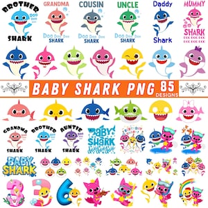 Può includere: Una collezione di 85 design grafici digitali con squali dei cartoni animati in vari colori, pose e abiti. Le immagini includono testo come Brother Shark, Grandma, Cousin, Uncle, Daddy, Mummy e Baby Shark, insieme a numeri e temi di compleanno.