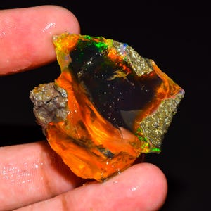 Opale etiope grezzo, opale di fuoco Welo, forma fantasia, materiale per la creazione di gioielli