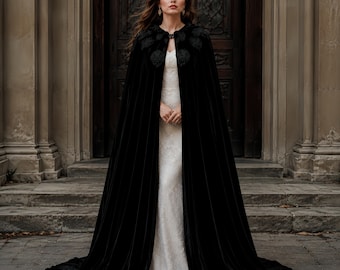 Zwarte fluwelen cape met capuchon en kanten versieringen, kerst-Halloween-cosplaycape