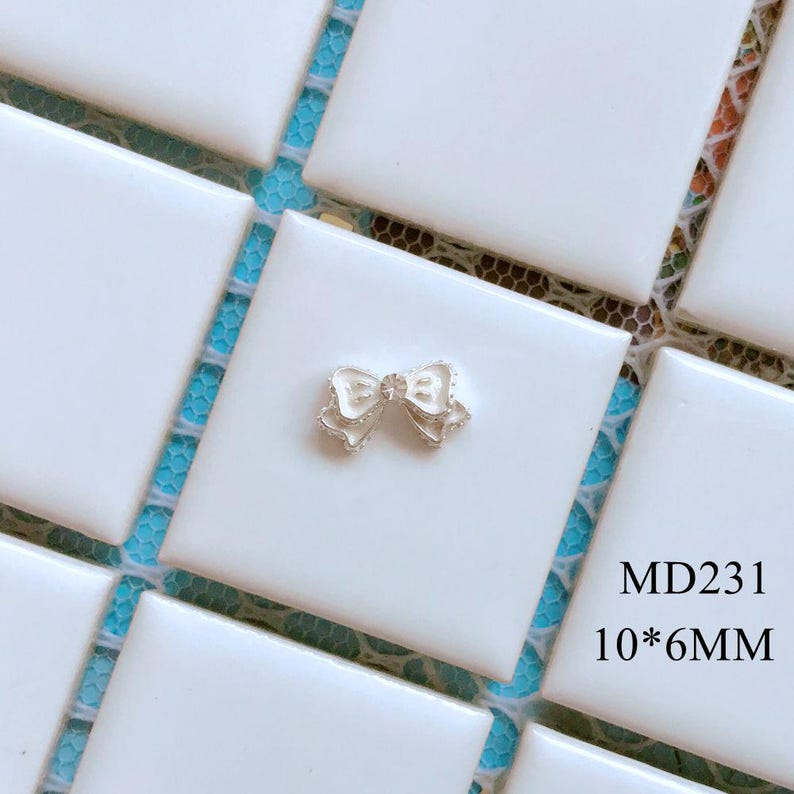 5pcs Fancy Metal 3d Charms Metal Decoration with Rhinestone Bow with Pearls and Rhinestone Nail Art Decoration Cellphone Decoration MD231