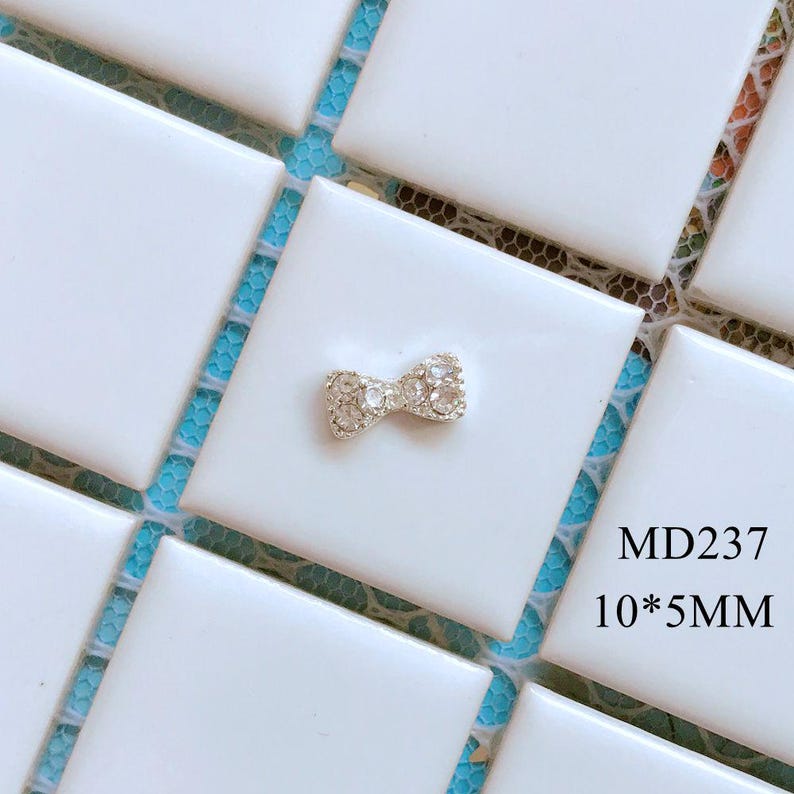 5pcs Fancy Metal 3d Charms Metal Decoration with Rhinestone Bow with Pearls and Rhinestone Nail Art Decoration Cellphone Decoration MD237