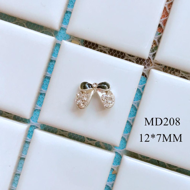 5pcs Fancy Metal 3d Charms Metal Decoration with Rhinestone Bow with Pearls and Rhinestone Nail Art Decoration Cellphone Decoration MD208