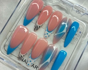 Unghie finte "Blue Lagoon" | Nail art blu brillante e grafica | Unghie finte fatte a mano