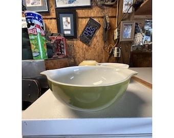 Vintage PYREX 2 1/2 qt Verde Green Nesting Cinderella Mixing Bowl #443 USA