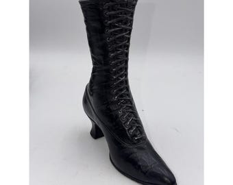 Vaso vintage MCM em cerâmica preta em formato de bota alta feminina vitoriana