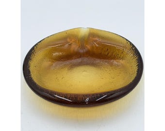Cenicero/platillo de baratijas de cristal artístico ámbar con diseño de ameba de forma libre, de la marca BLENKO, estilo vintage.