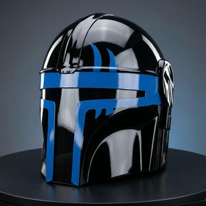 Casque de chasseur de primes de science-fiction | Heaume de mercenaire en acier fabriqué à la main | Armure de guerrier cyberpunk pour GN cosplay | Casque portable Galactic Knight Black Blue