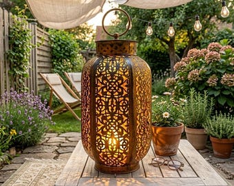 Metalowa lampa solarna | Lampa ogrodowa w stylu marokańskim | Wodoodporna dekoracyjna lampa ogrodowa | Ciepła i zachęcająca dekoracja patio, ogrodu