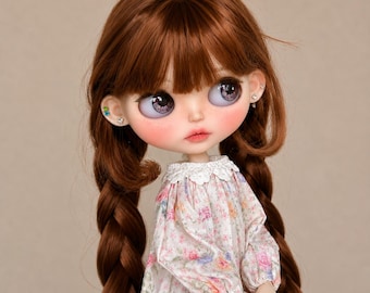 Muñeca Blythe personalizada YMY24 con cuerpo articulado de 19 pulgadas, maquillaje hecho a mano, peluca y conjunto de ropa complementario.