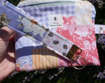 Quilted Makeup Bag Floral Cosmetic Bag Patchwork Zipper Pouch Cotton Wristlet Pouch Handmade Gift for Her
