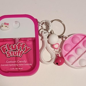 Desinfectante de manos moderno de Sanrio Hello Kitty con llavero y juguete antiestrés con aroma a algodón de azúcar "Fluffy Stuff". Hecho por mí. Rosa.