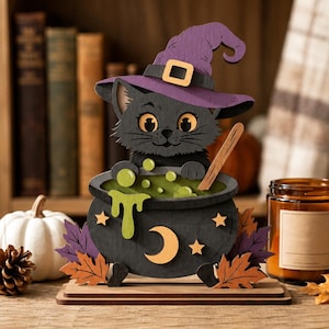 Peut inclure: Une décoration en bois découpé en couches représentant un chat noir portant un chapeau de sorcière violet, assis derrière un chaudron noir rempli de liquide vert bouillonnant. Le chaudron est orné d'un croissant de lune jaune et d'étoiles.