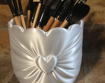 Vaso a forma di cuore in seta e organizer da toeletta / Porta pennelli per il trucco / Portapenne / Organizer da scrivania / Decorazione moderna a forma di cuore / Spedizione gratuita