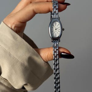 Vintage Silver Ladies Wristwatch – Elegant Oval Mini Watch