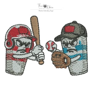 Könnte beinhalten: Maschinenstickerei-Design mit zwei anthropomorphen Getränkedosen mit wütenden Gesichtsausdrücken. Eine Dose trägt einen roten Baseballhelm und hält einen Holzschläger. Die andere trägt eine dunkle Kappe, hält einen Baseball und einen braunen Handschuh.