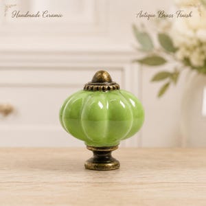 Pomello per mobile in ceramica a forma di zucca, maniglia vintage per cassetti da 34 mm, disponibile in 5 colori, finitura ottone anticato.