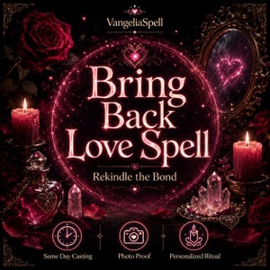 Op de afbeelding: Een donkere afbeelding met de tekst Bring Back Love Spell en Rekindle the Bond, omringd door rode rozen, twee brandende kaarsen in houders, een glazen fles met een hartvormige bedel, een kristalgroep en een versierde spiegel met een gloeiend hart.