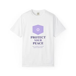 Maglietta "Proteggi la tua pace" / Grafica con scudo di lavanda, maglietta per la consapevolezza