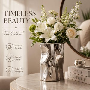 Op de afbeelding: Een zilverkleurige keramische vaas met een golvende, onregelmatige oppervlaktestructuur gevuld met een boeket witte lelies, rozen en groen blad. De tekst op de afbeelding luidt: TIMELESS BEAUTY, Elevate your space with elegance and charm, Premium Ceramic, Elegant Design, Perfect for Any Space.