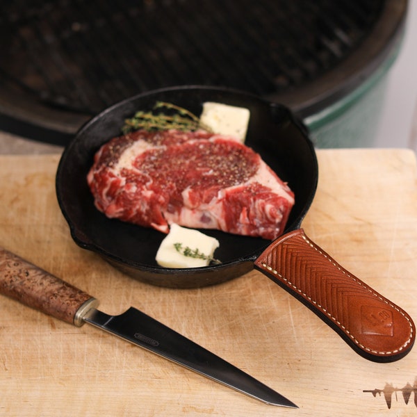 Leather Skillet Handle Cover-Cast Iron pan, Personalized Skillet Socks, Leather Handle Cover, Gift for Dad, Christmas Gift, Handle Potholder