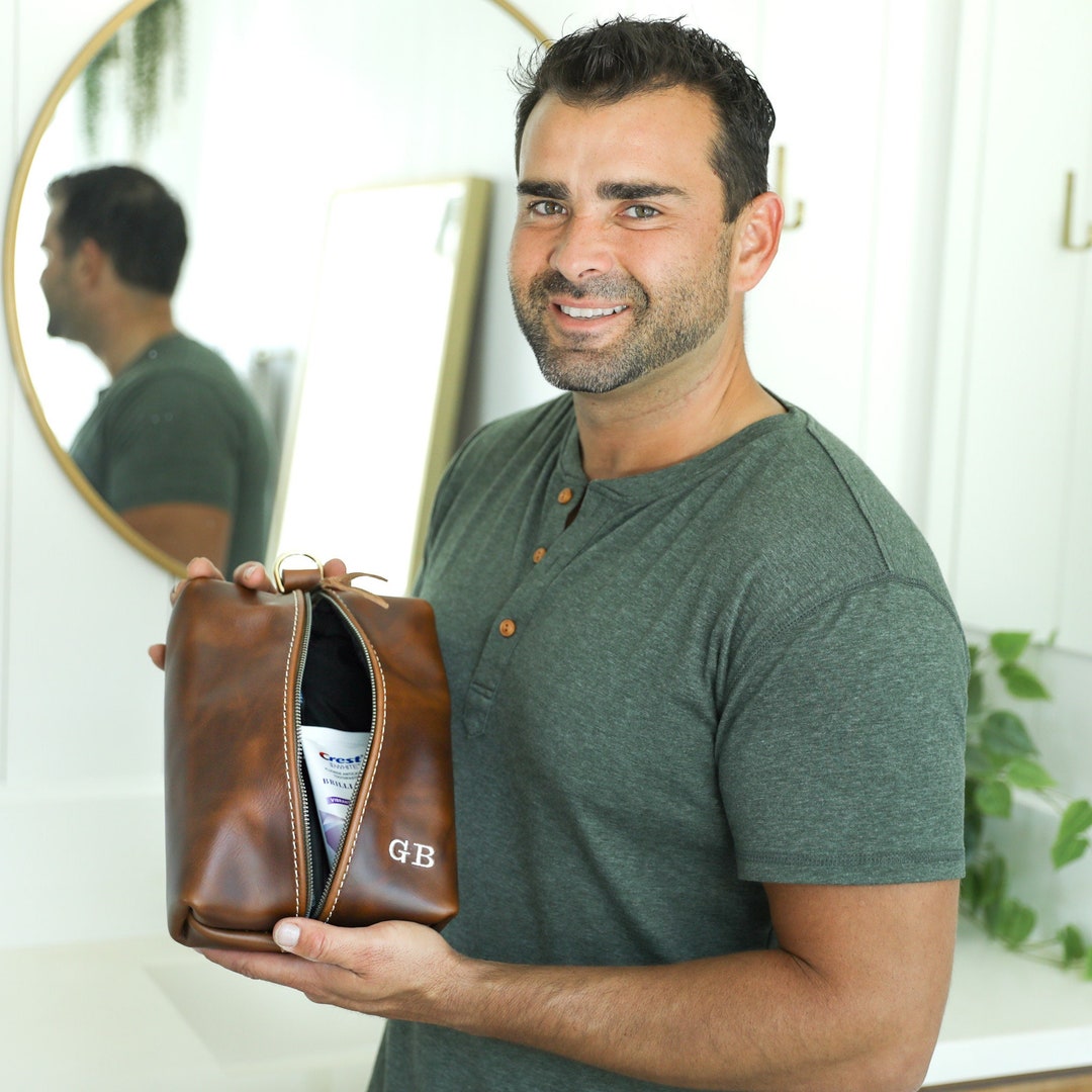 heirloom-leather-dopp-kit-bag-groomsmen-gift-personalized-toiletry-bag