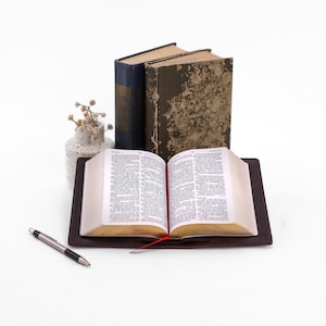 Leather Bible Cover - Personalized Bible, Bible Study, Bible Cover Leather, Bible Cover Women, KJV Bible, Gift for Mom, Christmas Gift