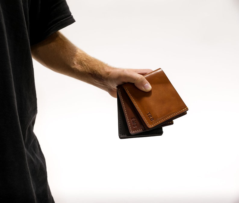 Cartera de cuero personalizada para hombre, regalo para padrinos de boda, propuesta de padrino de boda, regalo de cuero para hombres, billetera, regalo de aniversario, regalo para papá imagen 1