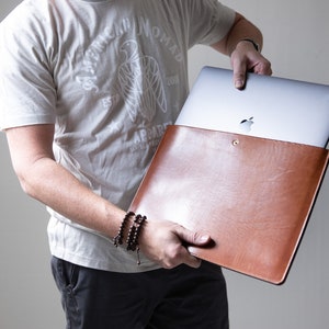 Personalizowany skórzany pokrowiec na laptopa 13-15&quot; | Niestandardowy pokrowiec na laptopa MacBook | Wyprodukowano w USA z prawdziwej skóry licowej