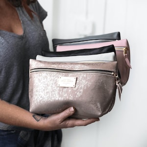 Genuine Leather Cosmetic Bag - Make up Bag, Coin-purse, Full-Grain Leather, Travel bag, Womens Toiletry Bag, Travel Kit, Leather Wash bag